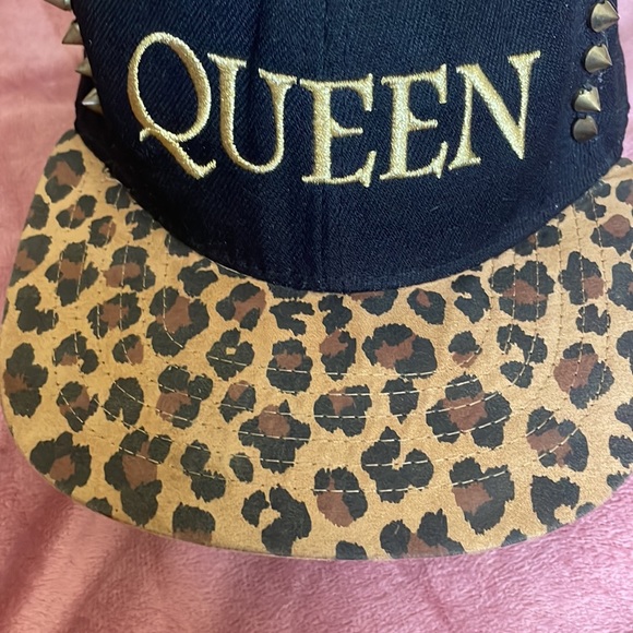 Nicki Minaj Queen hat SnapBack lettering is in gold leopard bill - Picture 2 of 4